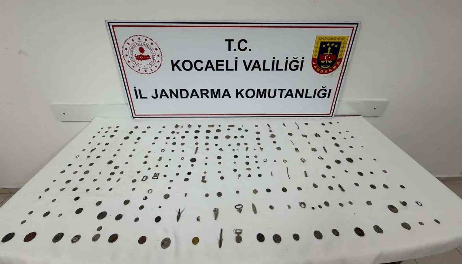 Kocaeli’de kaçakçılık operasyonu: 6,2 ton tütün ve 511 tarihi eser ele geçirildi

