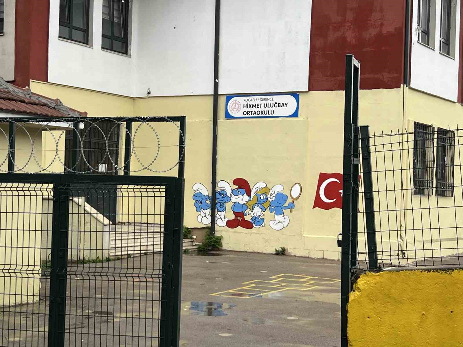 Kocaeli’de ortaokulda sınıfın sıvaları düştü: 3 öğrenci yaralandı
