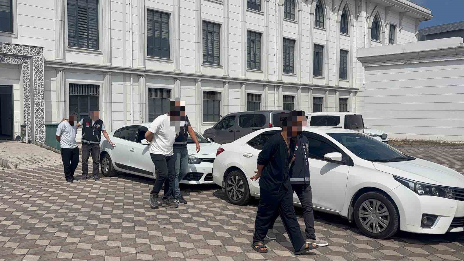 Kocaeli’de parktaki cinayete ilişkin 3 şüpheli tutuklandı
