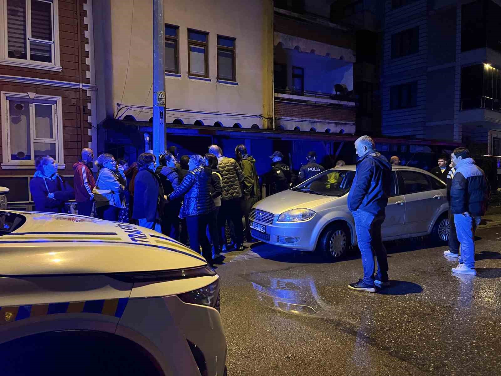 Kocaeli’de temel kazısında toprak kayması: 2 bina tahliye edildi
