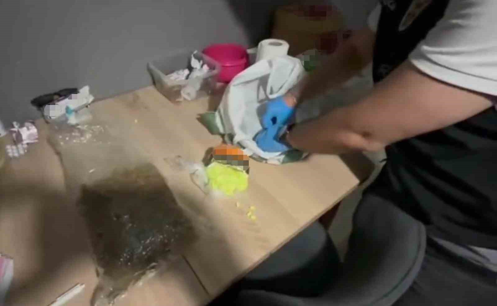 Kocaeli’de zehir tacirlerine operasyon: Skank, kokain ve ecstasy ele geçirildi
