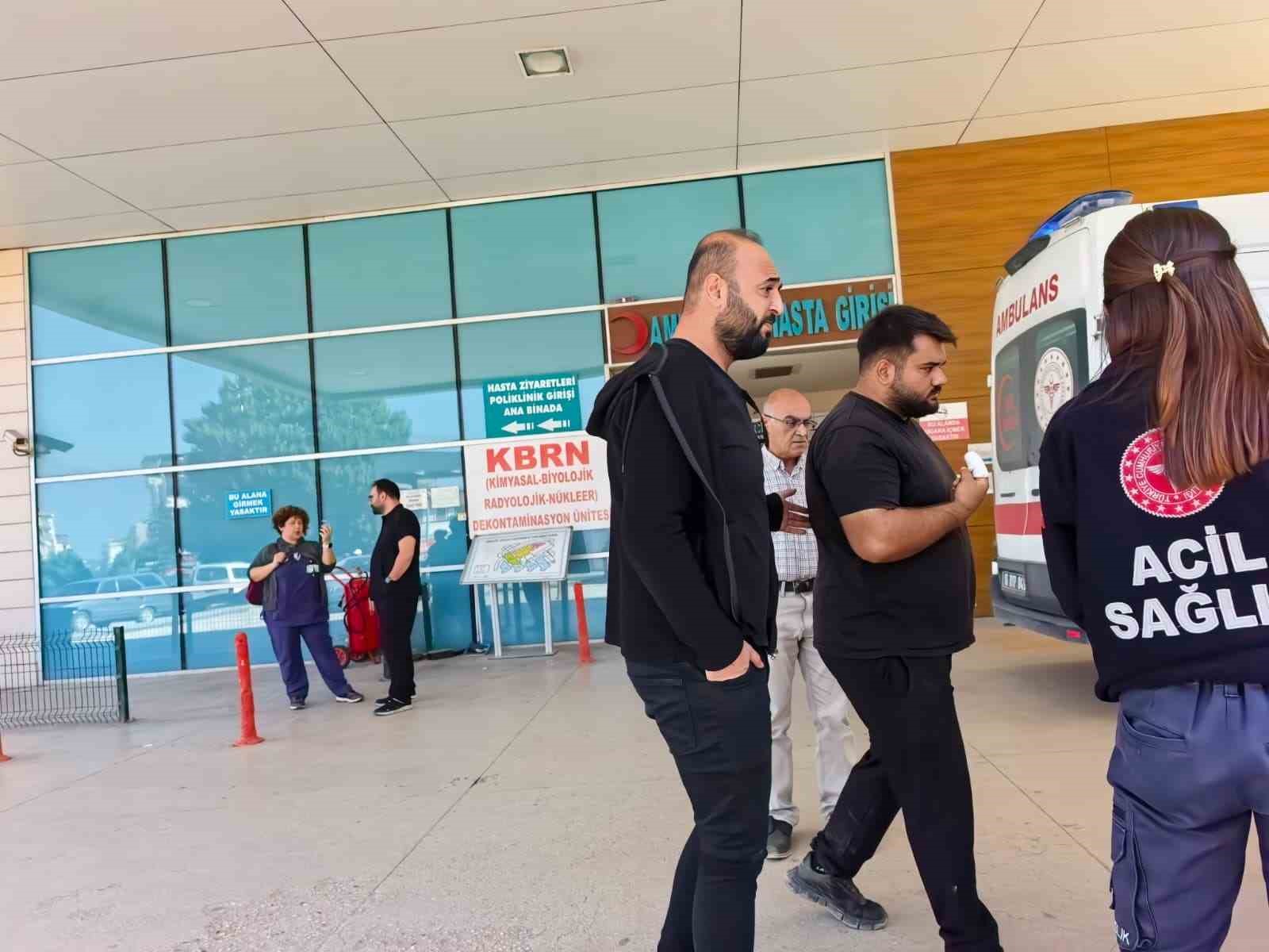Kopan parmağını buz torbasıyla taşıdılar
