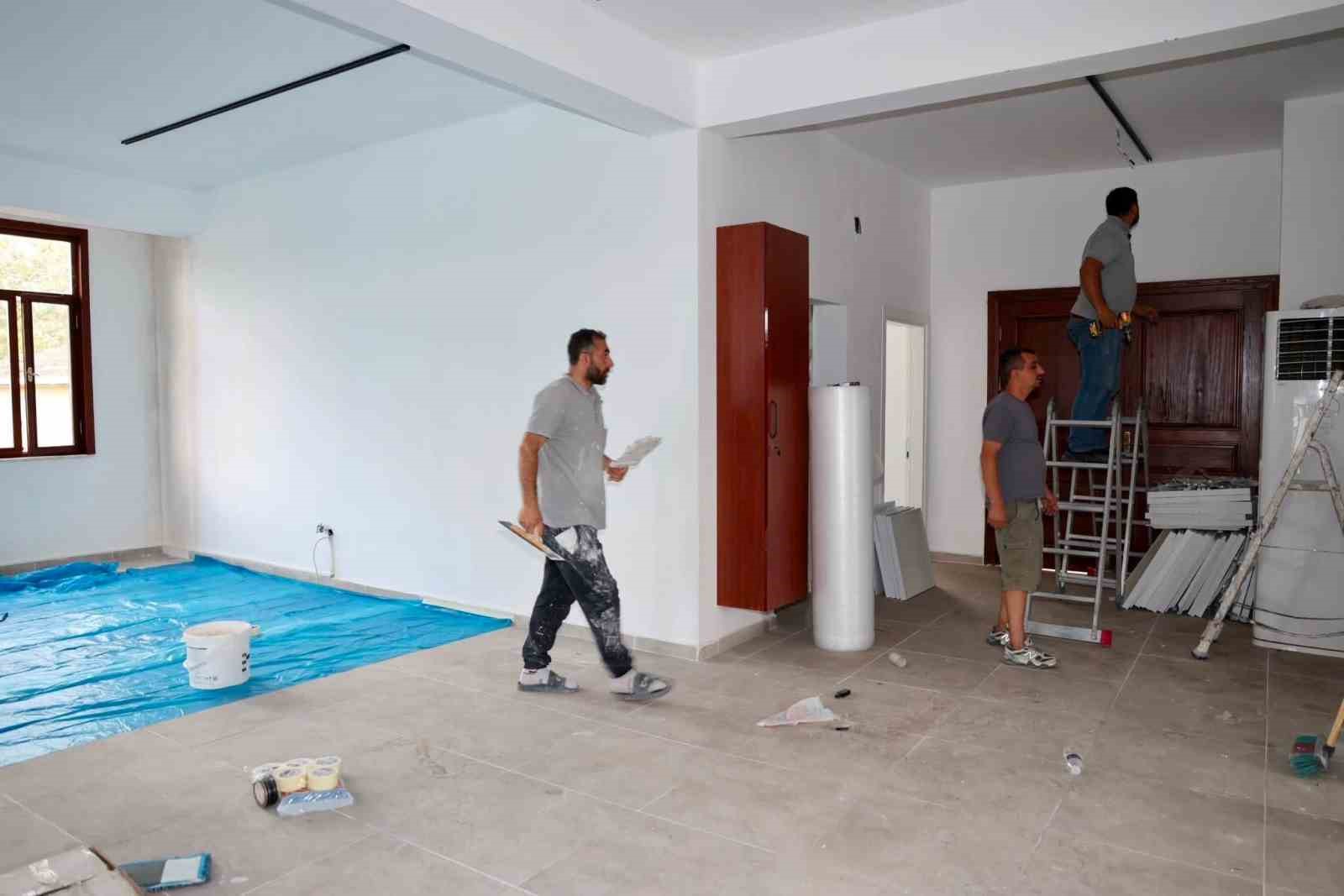 Körfez’de Taşköprü Kültür Evi açılış için gün sayıyor
