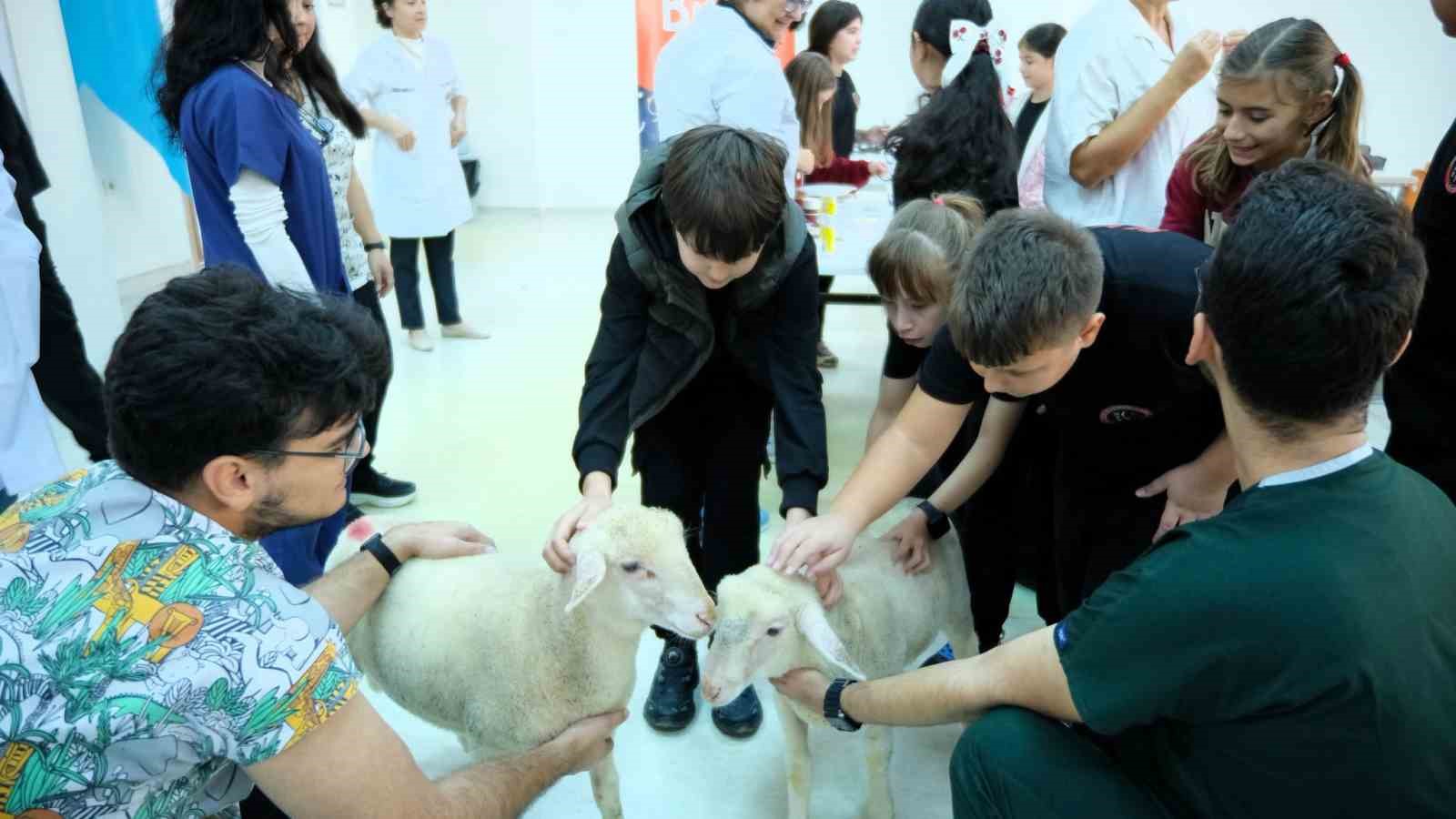 Küçük Hayvanseverler BAÜN’ de ’Can Dostları’ ile buluştu
