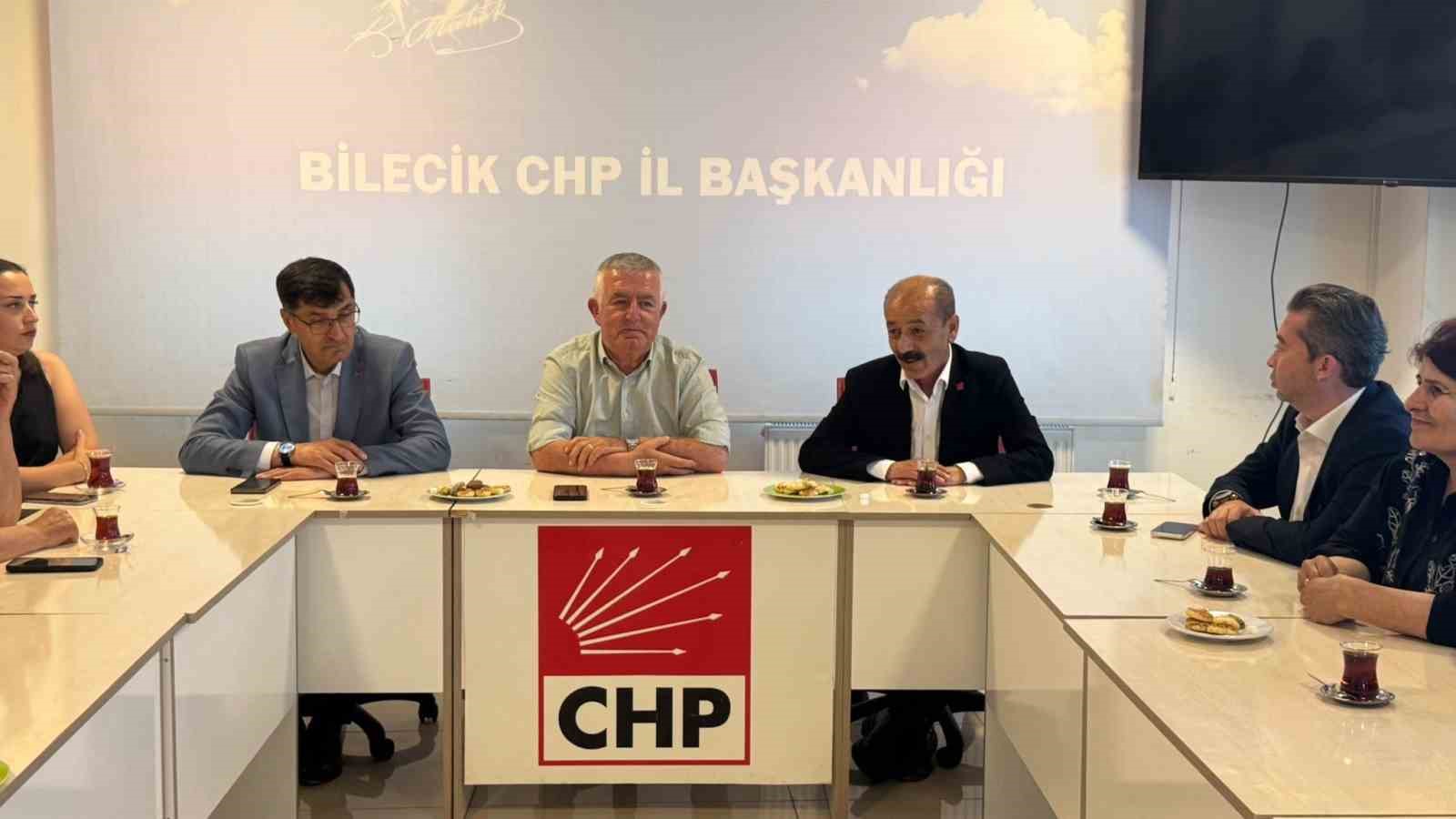 Kütahya Belediye Başkanı Eyüp Kahveci’den görevden alınan il başkanına destek
