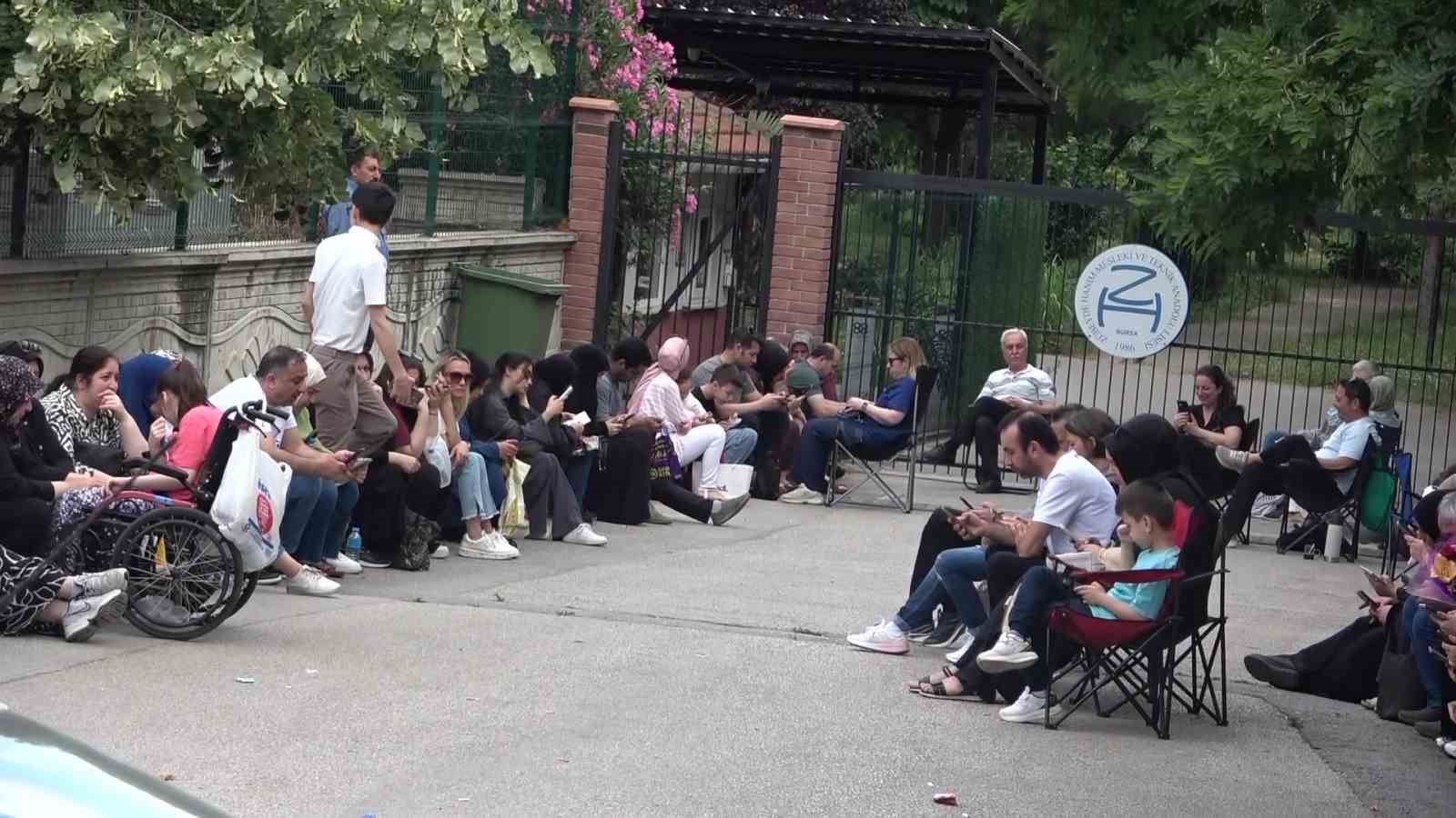 LGS heyecanı başladı, binlerce öğrenci iyi bir lise için yarışıyor
