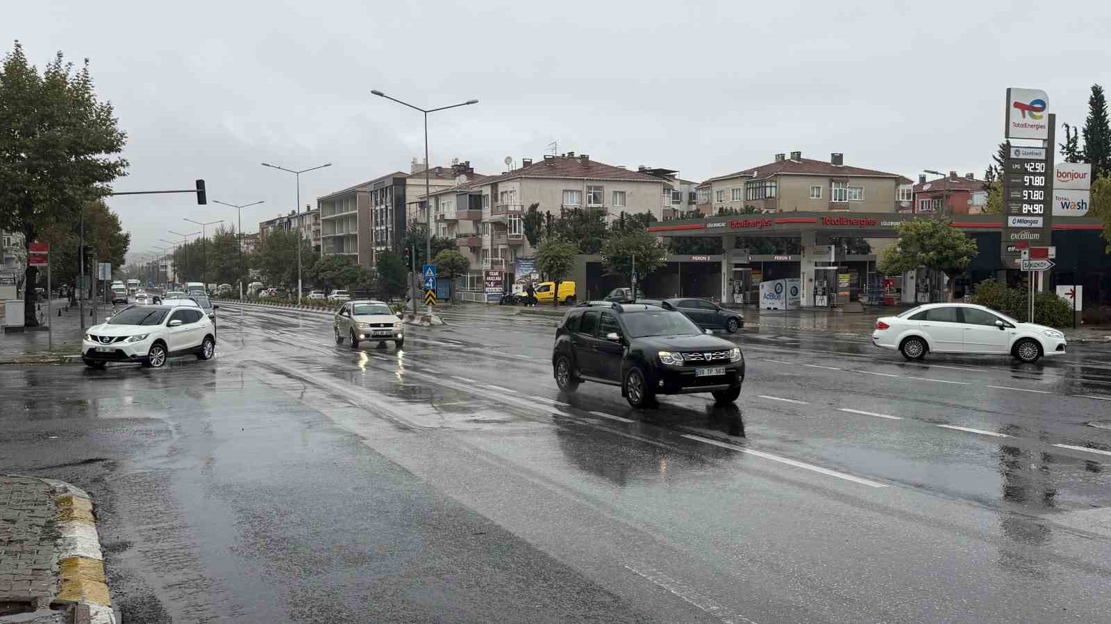 Lüleburgaz’da sağanak yağış etkili oldu
