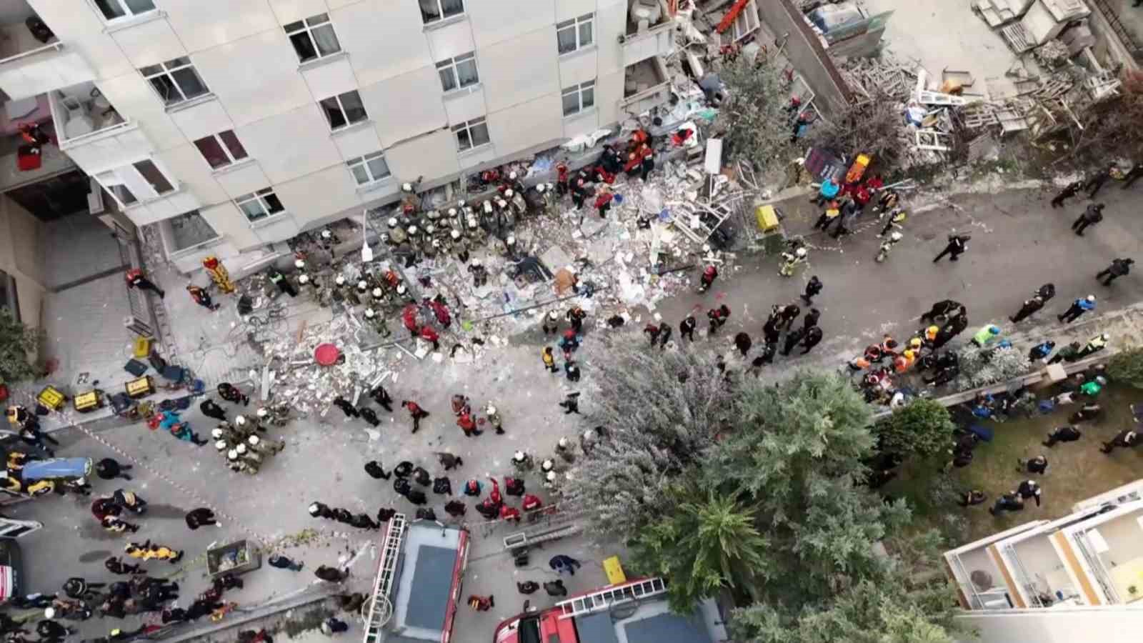 Maltepe’de çöken 7 katlı binadan 5 kişi çıkarıldı: Arama kurtarma çalışmaları devam ediyor
