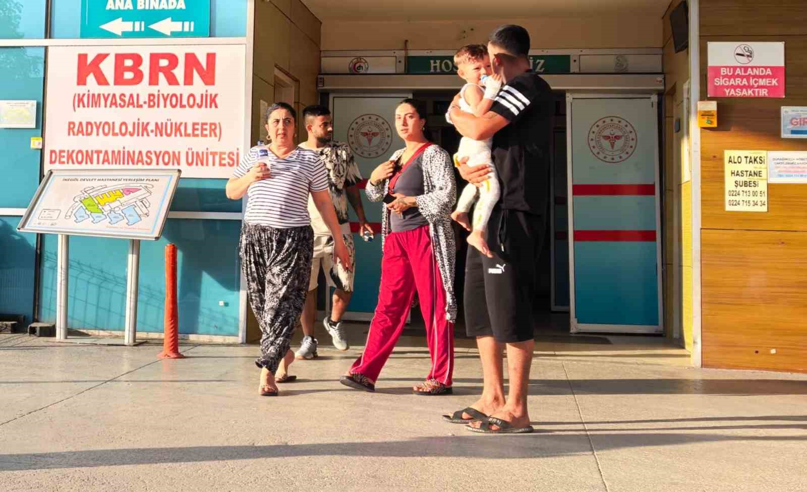 Mangal ateşine düşen çocuk yaralandı
