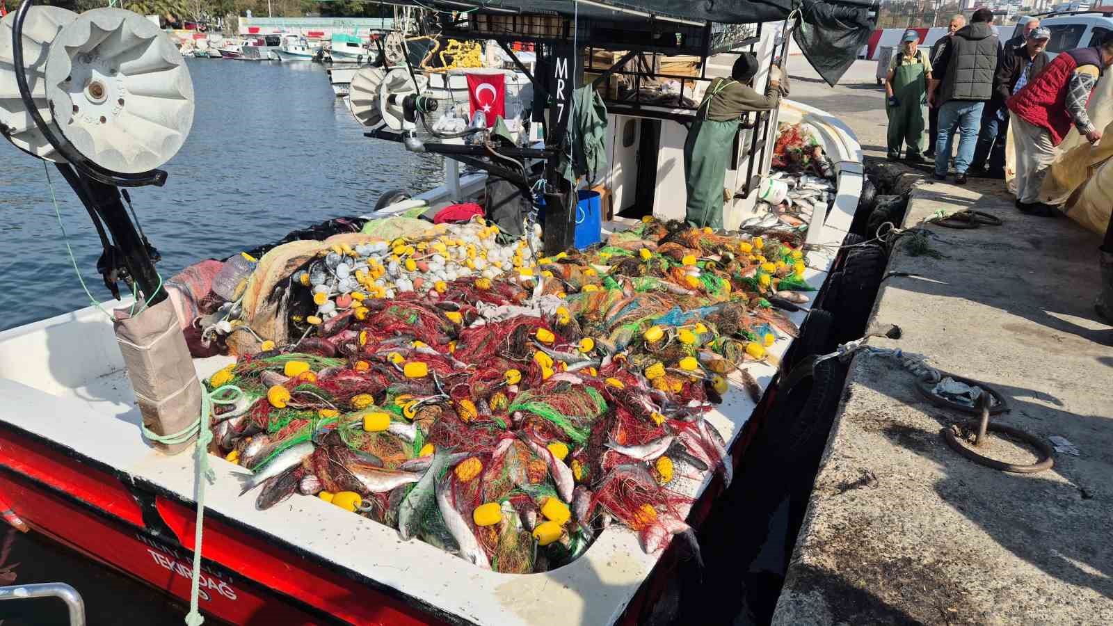 Marmara’da kefal bereketi: Tekne ağzına kadar doldu!
