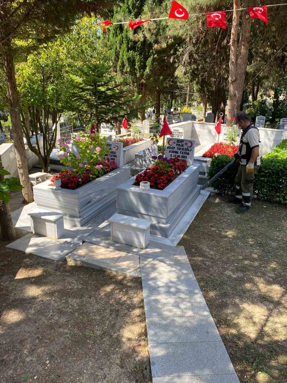 Mezarlıklara kesintisiz bakım

