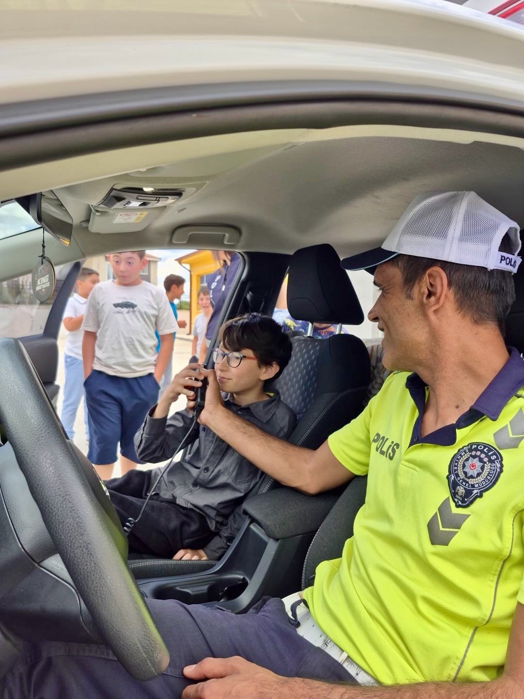 Miniklere polislik mesleği ve güvenli yaşam eğitimi

