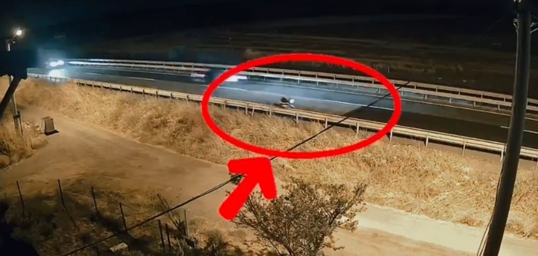 Motosikleti aküsü yüzünden bıraktı, hırsız fırsatı kaçırmadı

