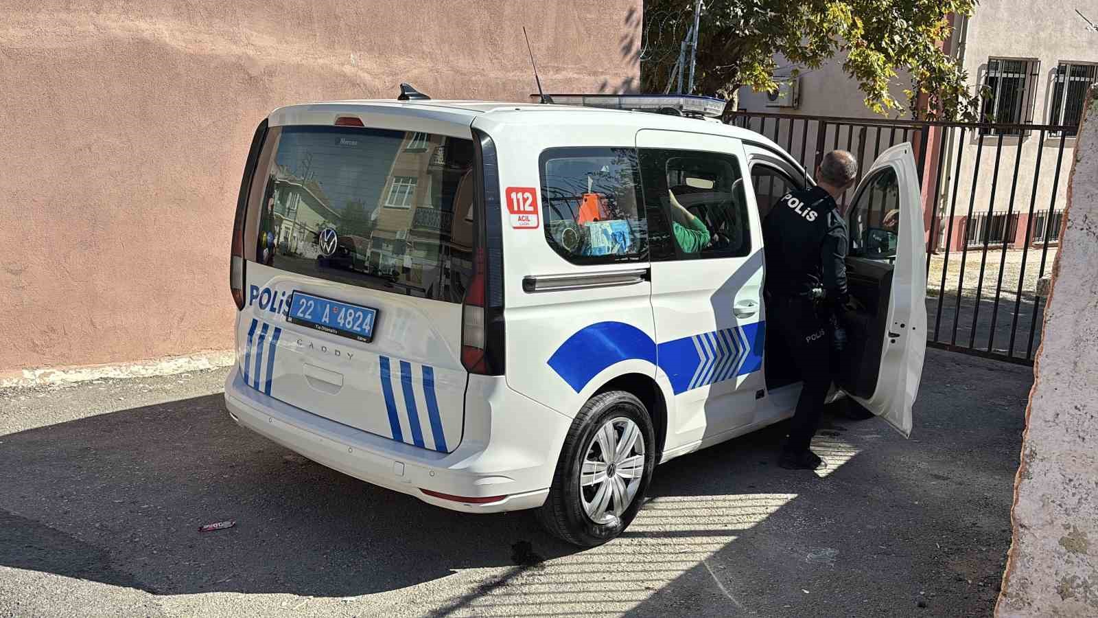 Okula silah getiren öğrenci yakalandı
