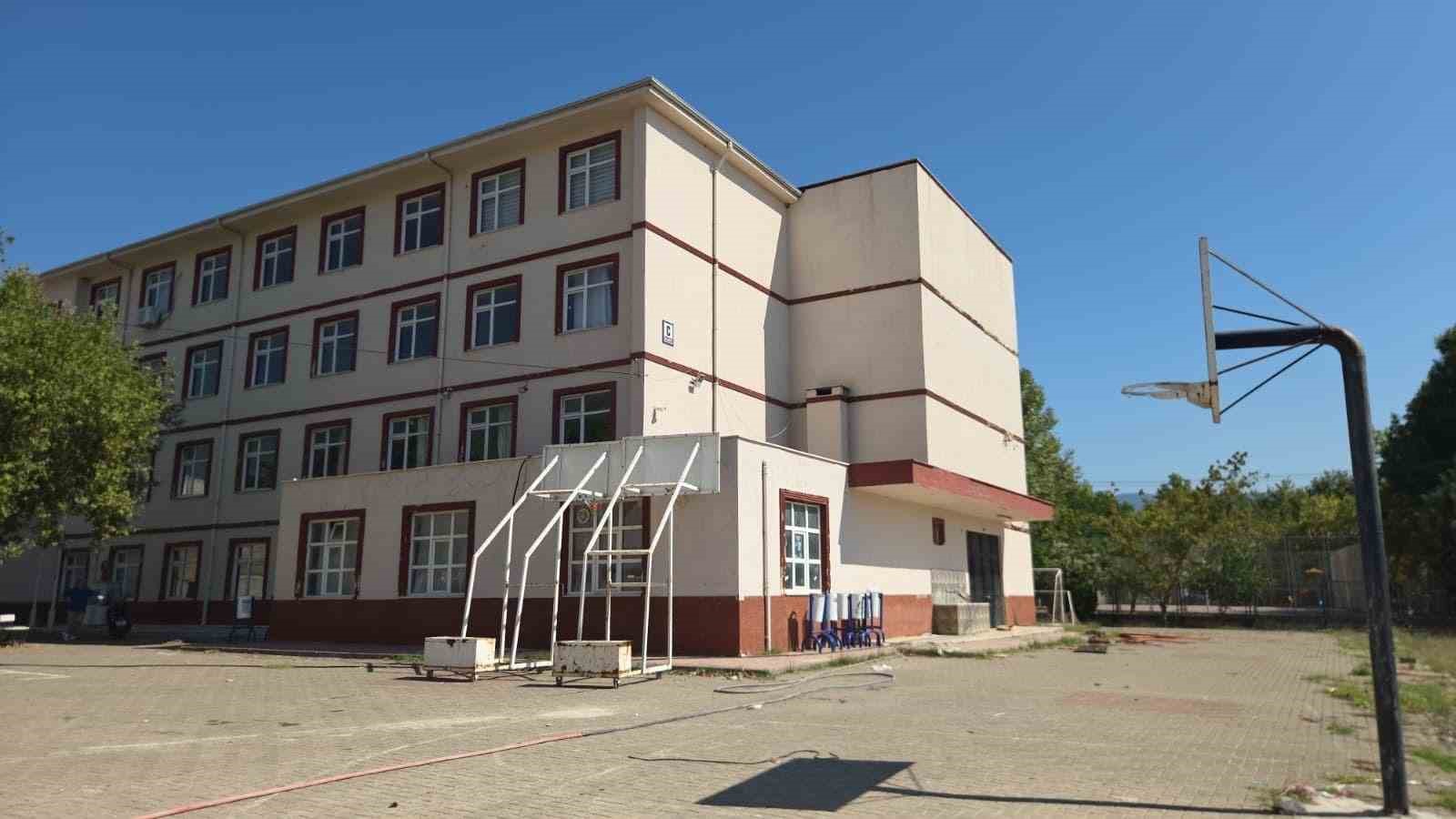 Orhangazi’deki meslek lisesinin yıkımına başlandı
