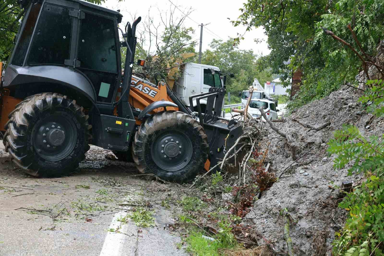 Osmangazi Belediyesi’nden toprak kaymasına hızlı müdahale
