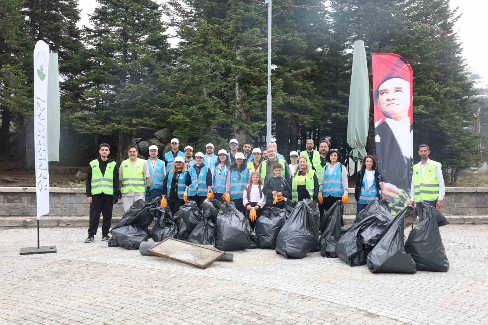 Osmangazi’de gönüllüler Uludağ için el ele verdi
