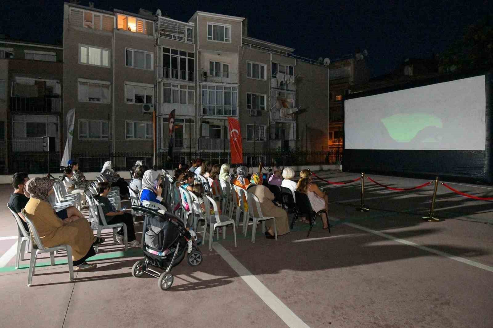 Osmangazi’de yaz akşamları açık hava sinemasıyla şenleniyor
