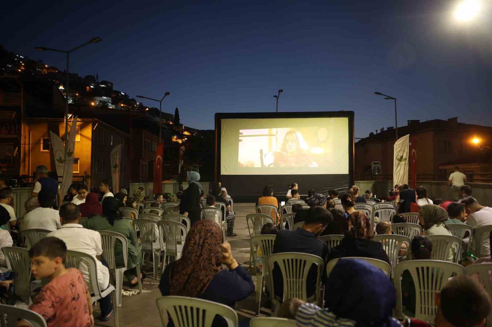 Osmangazi’de yaz akşamları sinema keyfiyle renklendi
