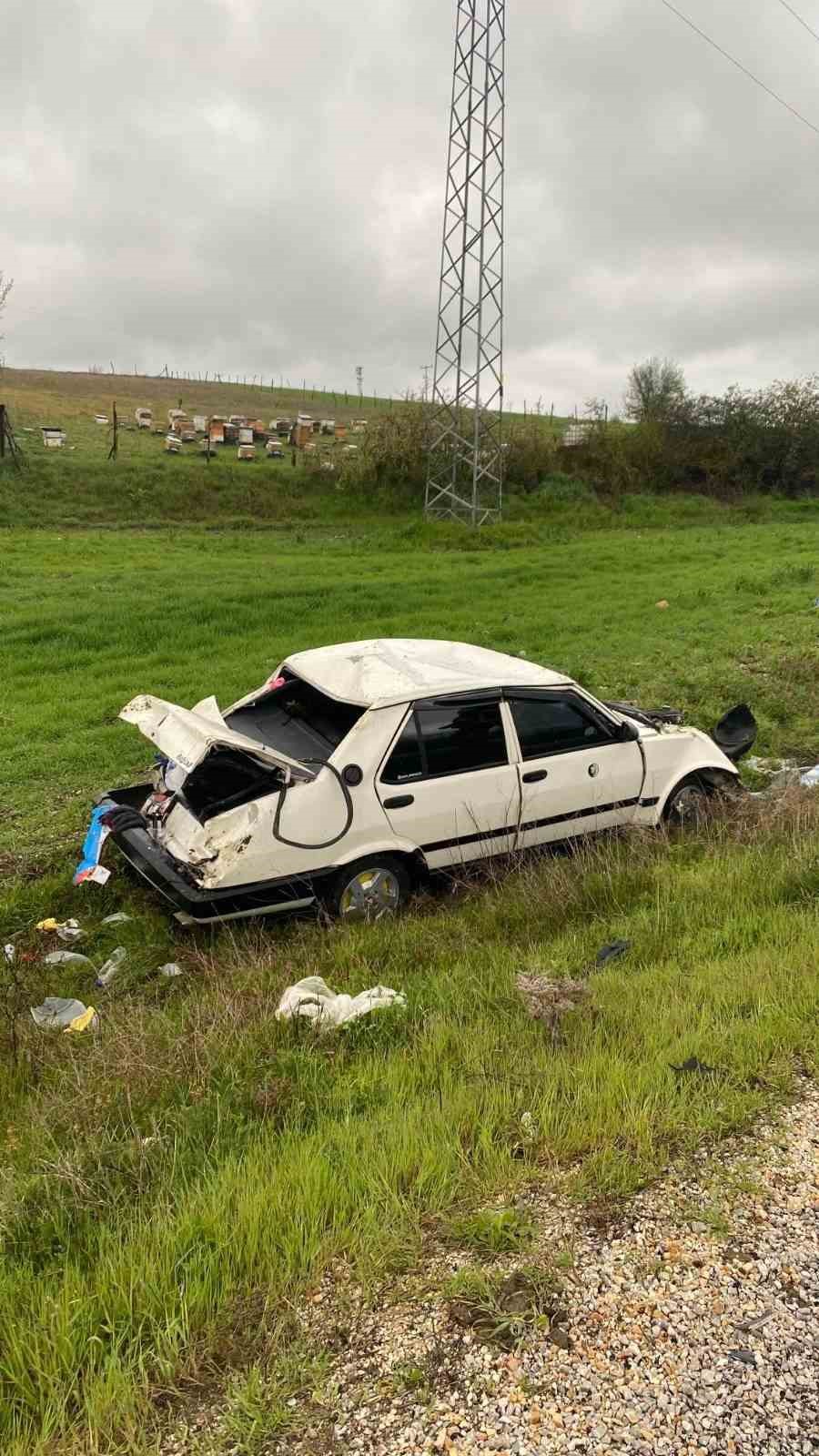 Otomobil tarlaya uçtu, sürücüsü yaralandı
