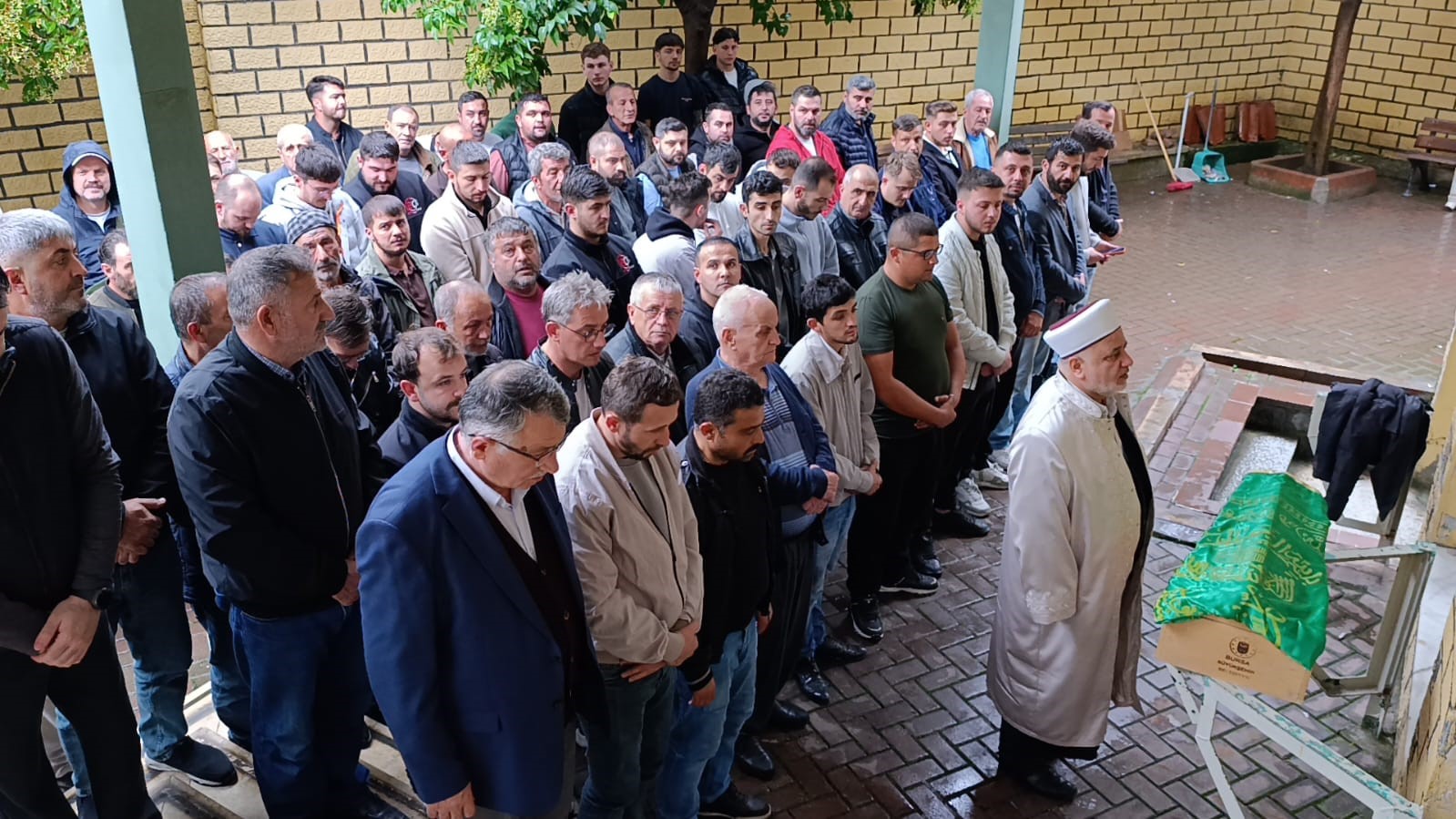Otomobilin çarptığı 2 yaşındaki Melis, son yolculuğuna uğurlandı
