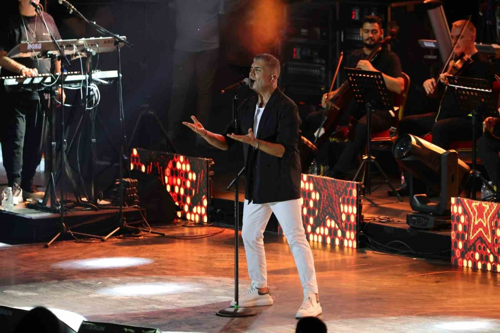 Özcan Deniz’den muhteşem final
