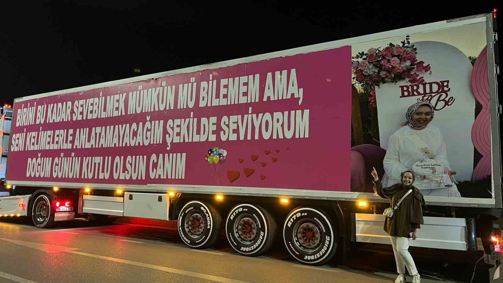 Eşinin doğum günü için 25 metrelik tırı kapladı