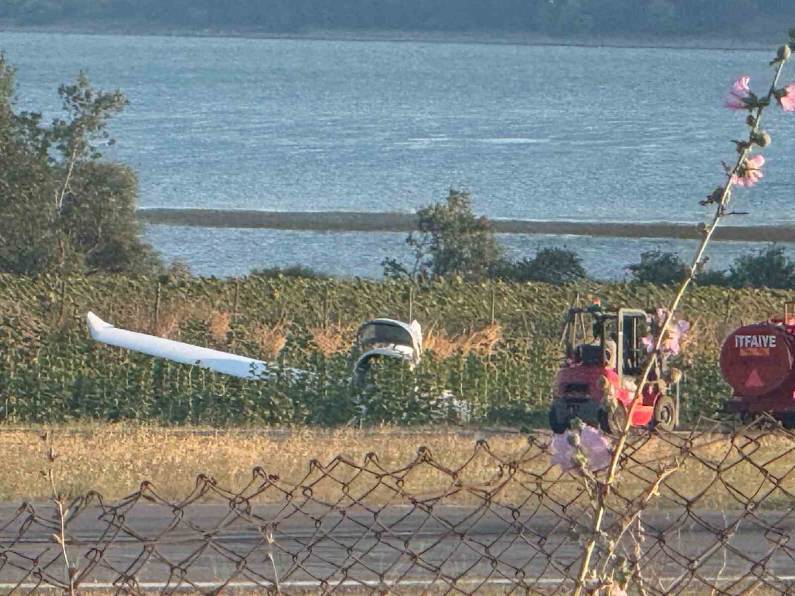Özel uçuş okuluna ait eğitim uçağı pistten çıktı: Pilot öğrenci yaralandı

