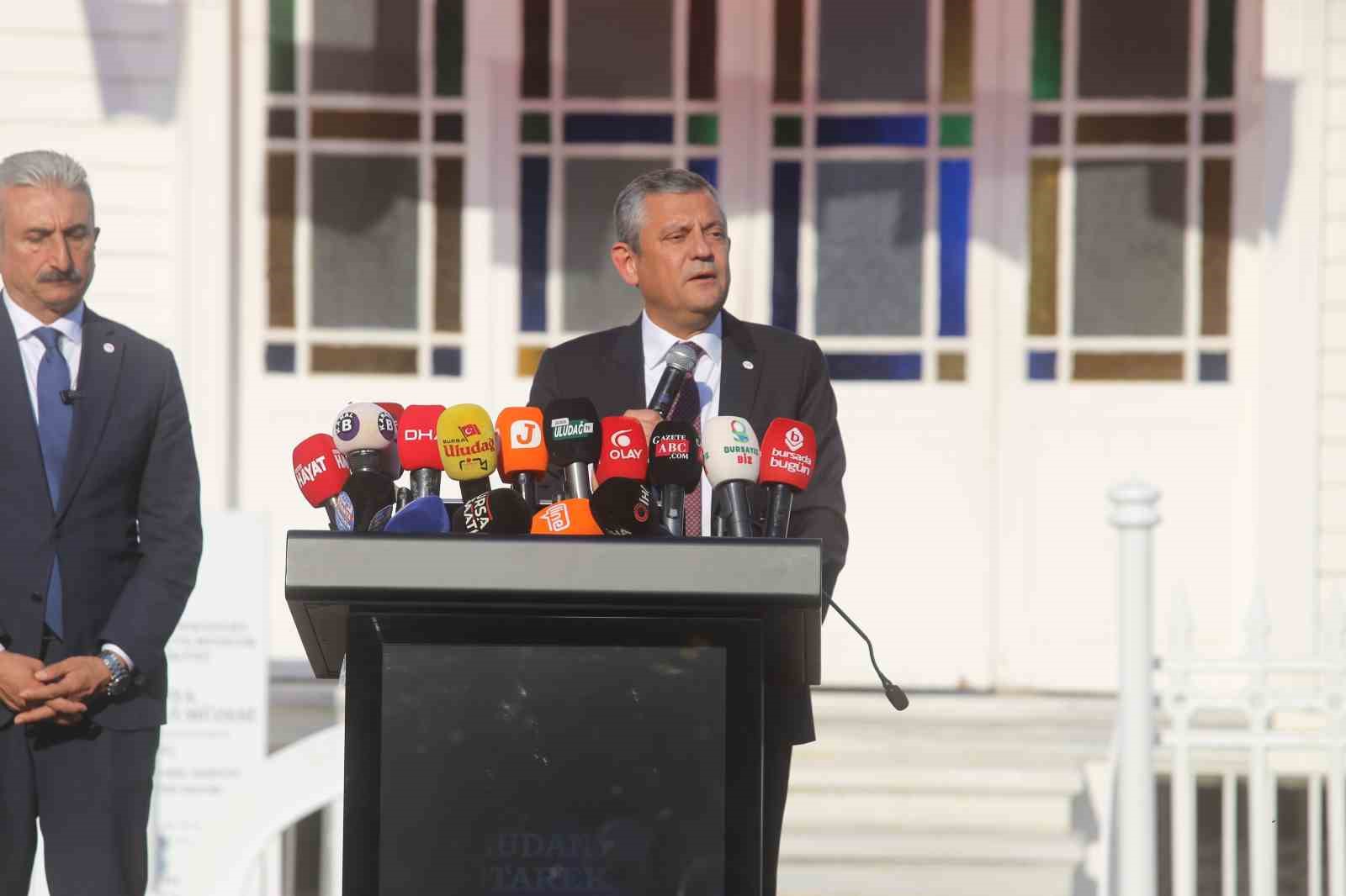 Özgür Özel, Mudanya’da vatandaşlarla buluştu

