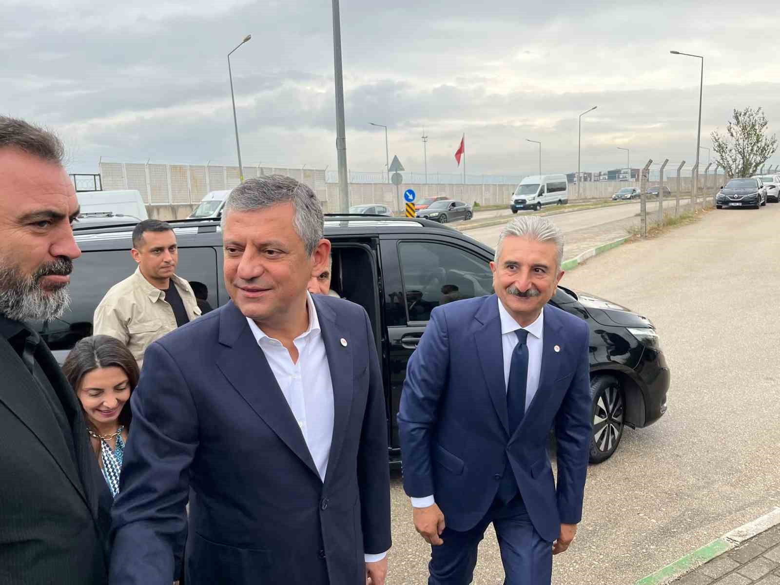 Özgür Özel ve Yeni Parti heyeti Mustafa Bozbey’i cezaevinde ziyaret etti
