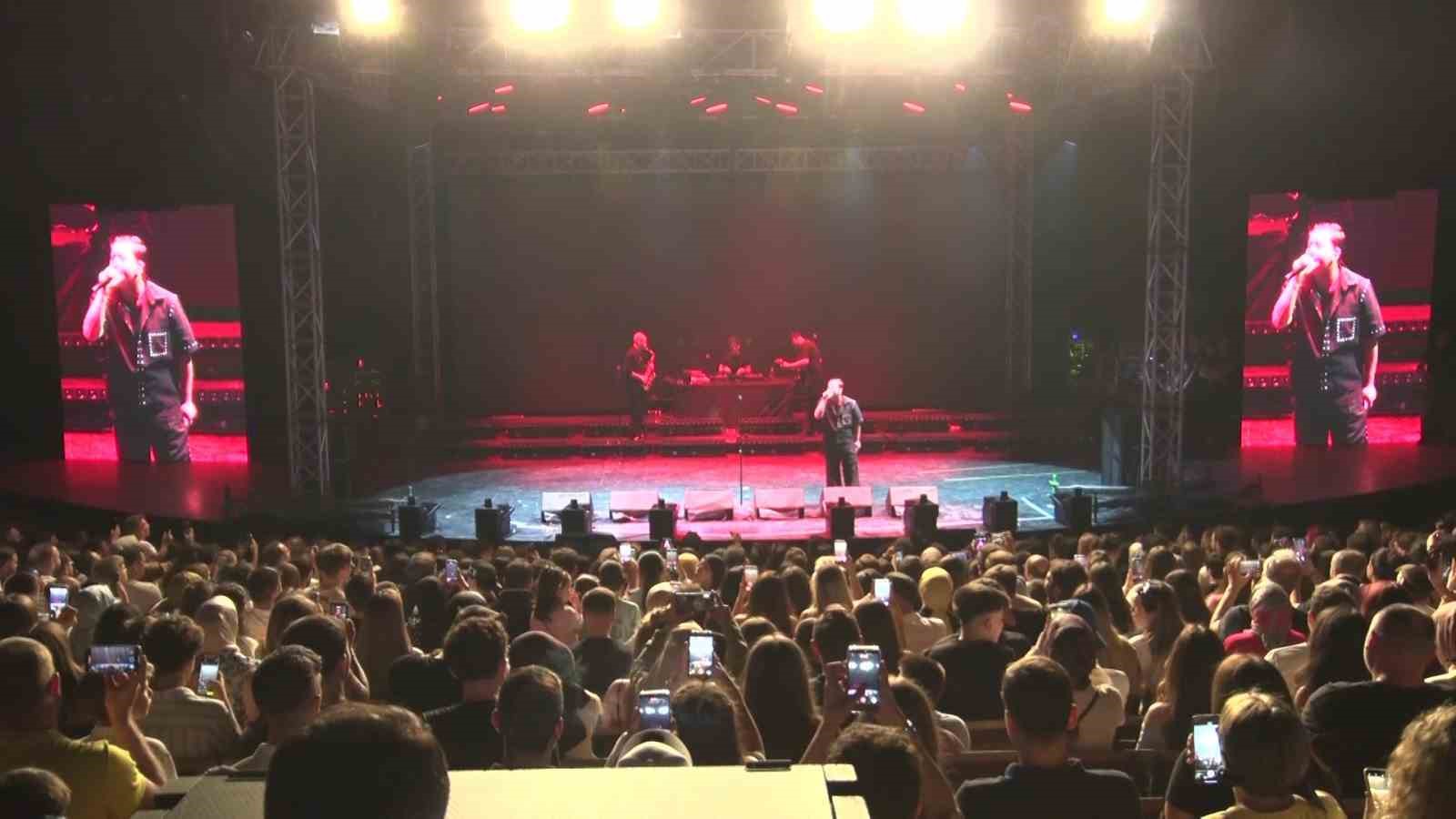 Poizi, Bursa Festivali’nde hayranlarını coşturdu

