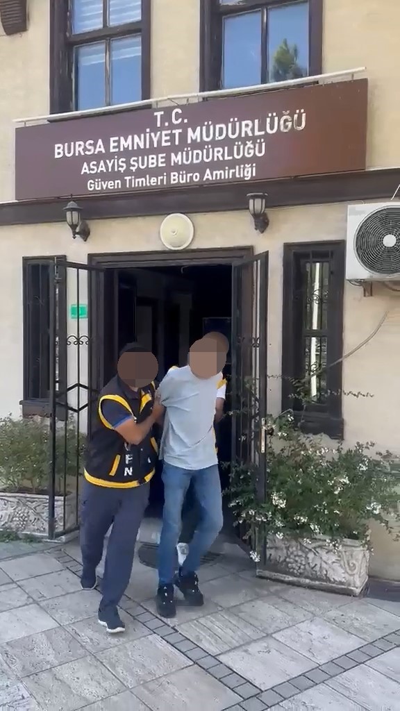 Polise yakalanmamak için saçını kazıttı, yine kaçamadı
