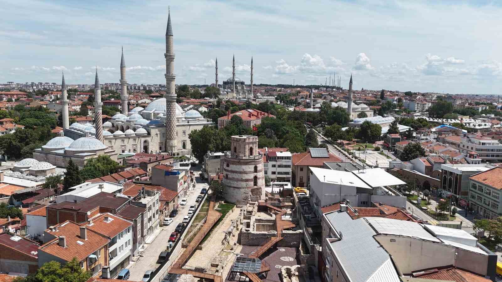 Sanat tarihçisi Prof. Dr. Beksaç: "Makedonya Kulesi hak ettiği bilgiye layık olması gereken bir yapı"
