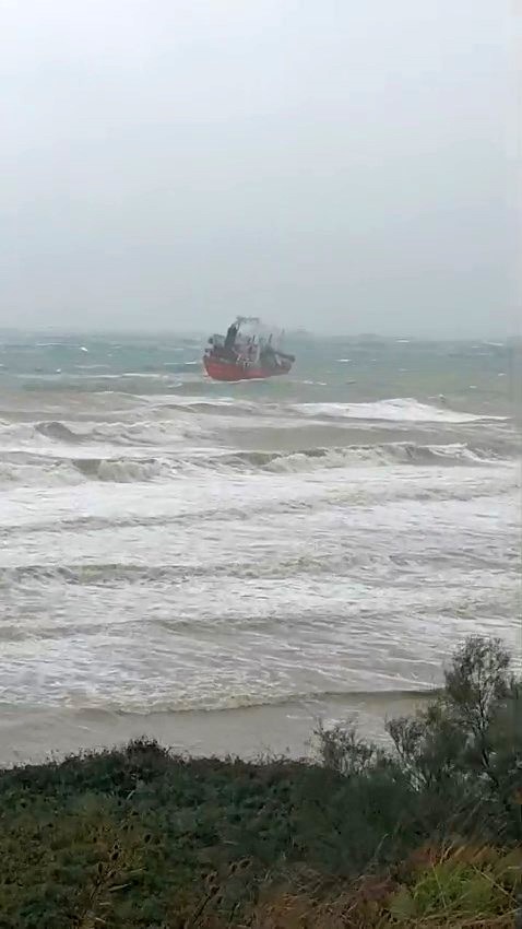 Sarıyer’de şiddetli fırtınada sürüklenen LPG tankeri böyle görüntülendi
