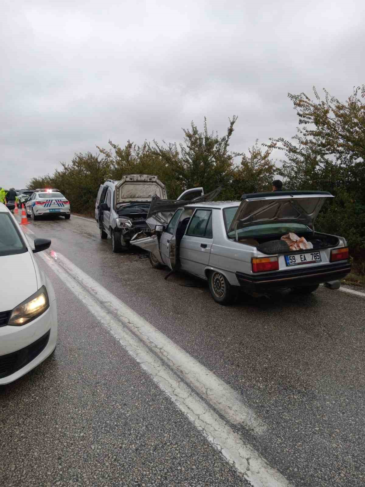Şarköy’de iki araç çarpıştı: 7 yaralı
