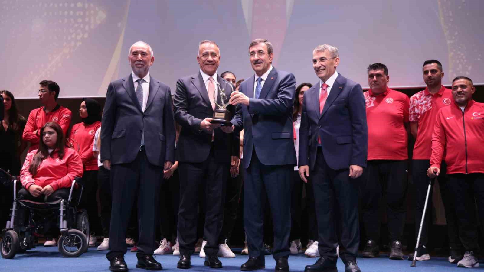 Sultangazi Belediyesi ödül alan tek belediye oldu
