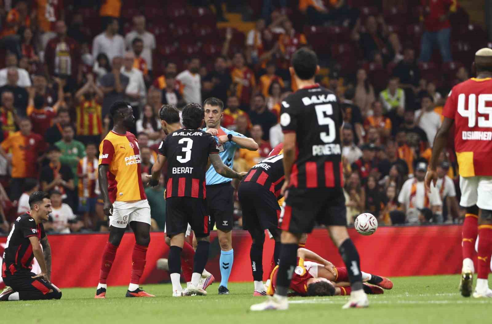 Süper Lig’de yeni sezonun ilk kırmızı kartı Alexandros Kyziridis’e çıktı
