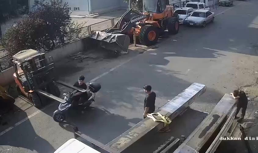 Tekirdağ’da pes dedirten kaza: Motosikletli forkliftin demir ayaklarına çarptı
