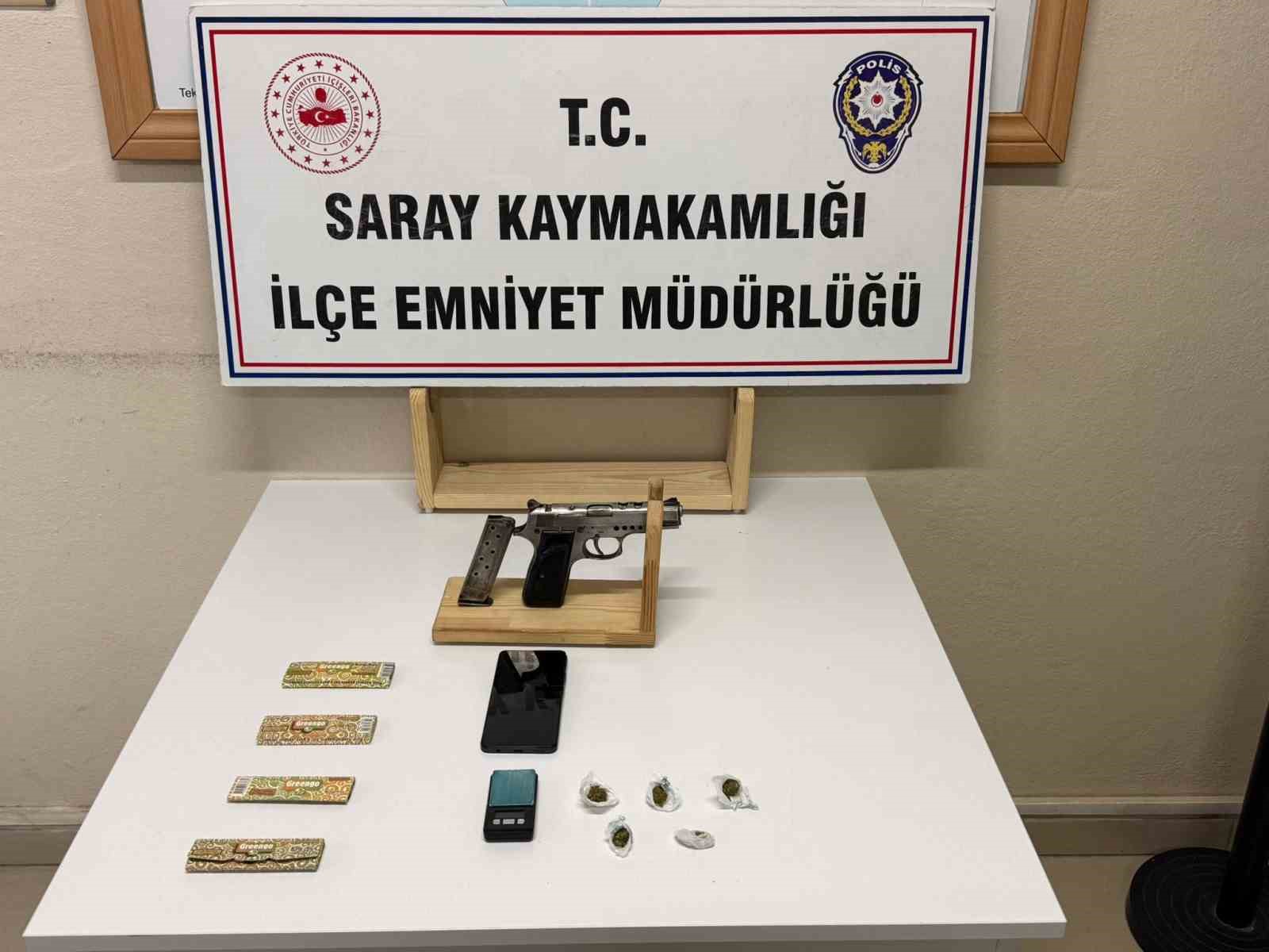 Tekirdağ’da uyuşturucu operasyonu: Evinden silah ve uyuşturucu çıkan şüpheli tutuklandı
