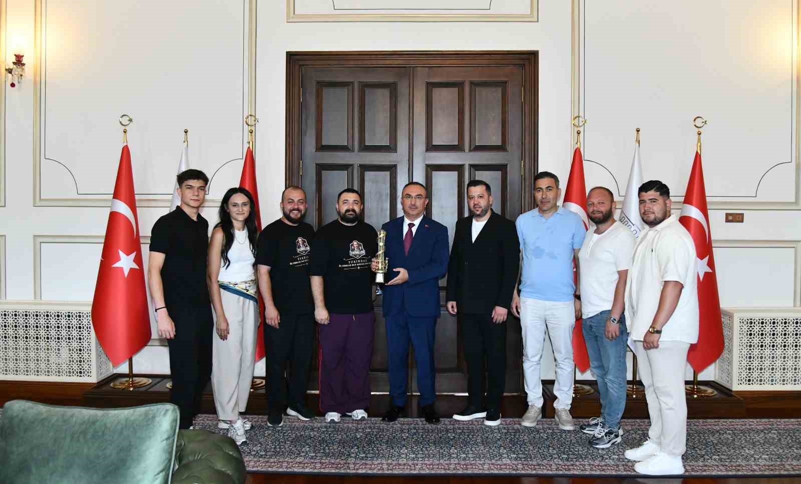 Tekirdağlı halk oyunları ekibi Türkiye şampiyonu oldu
