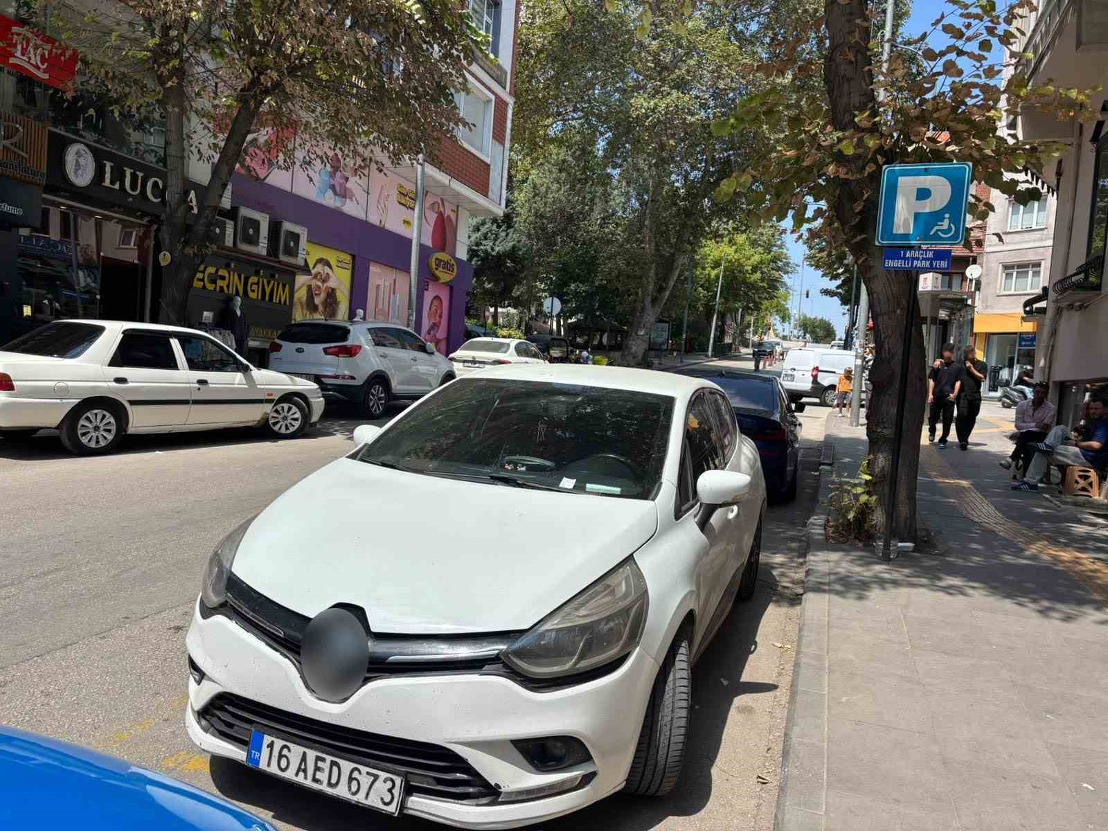 Ters yönden gelen sürücüsü uyarılara kulak asmadı
