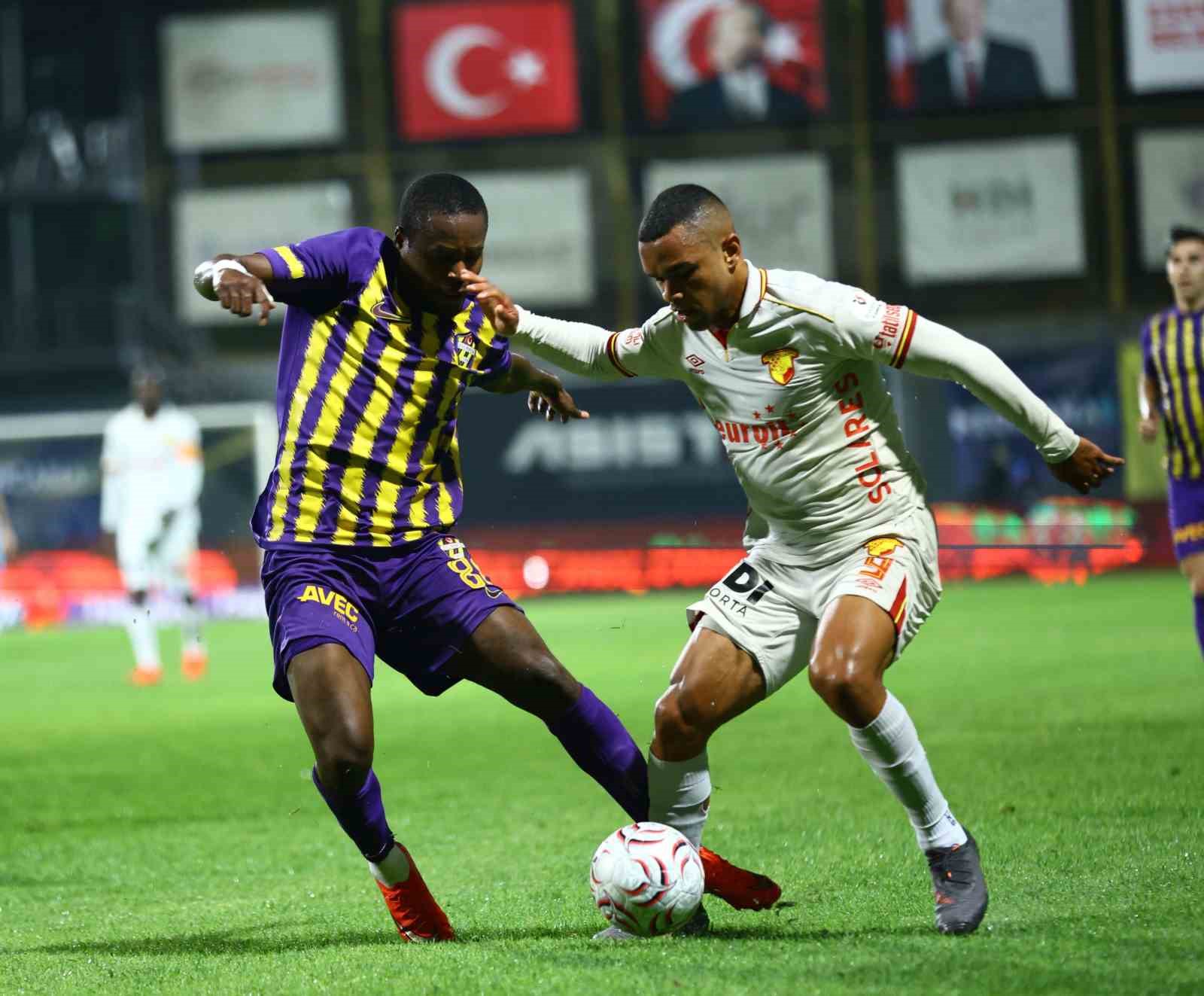Trendyol Süper Lig: Eyüpspor: 0 - Göztepe: 1 (İlk yarı)

