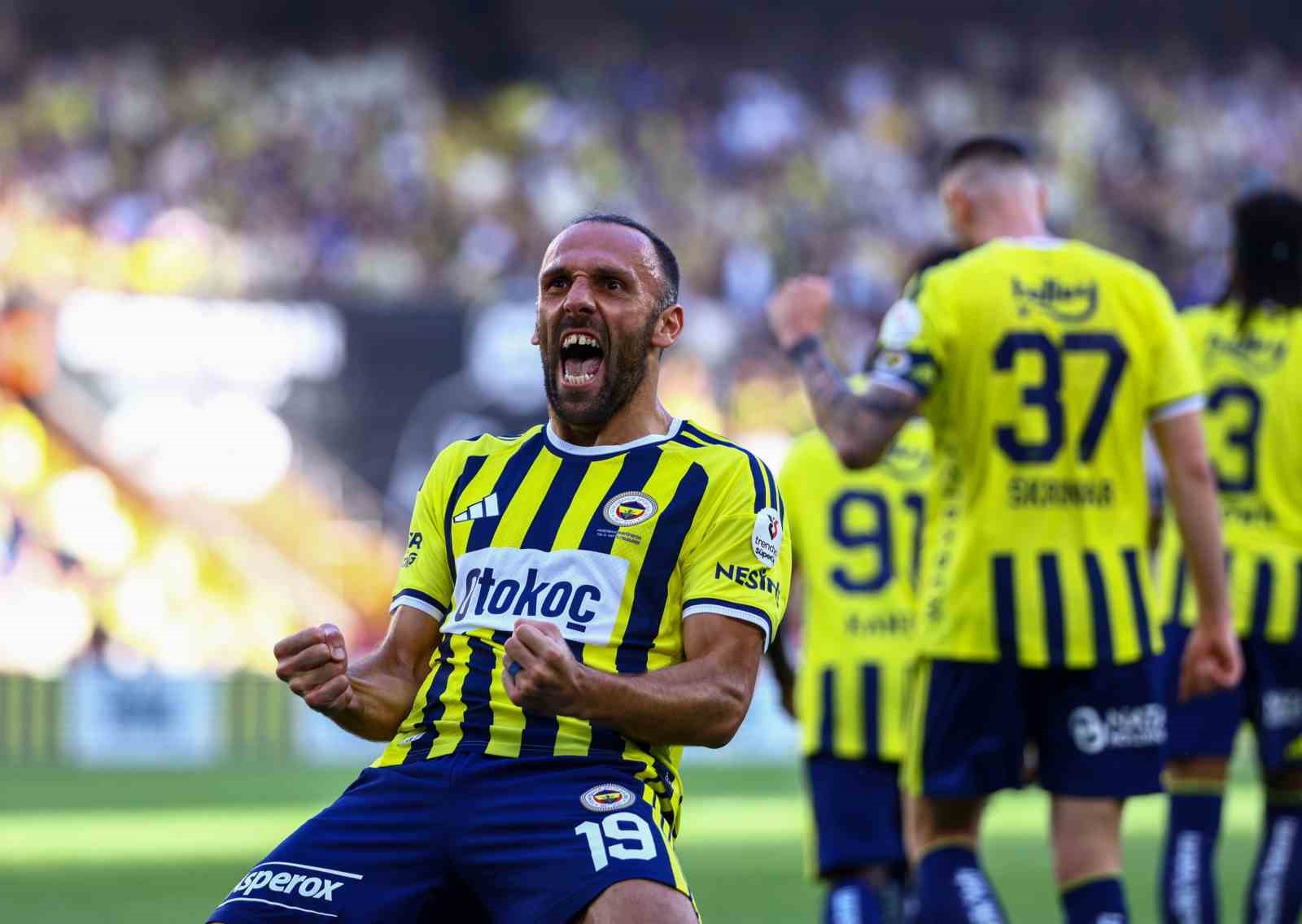 Trendyol Süper Lig: Fenerbahçe: 2 - Eyüpspor: 0 (Maç devam ediyor)
