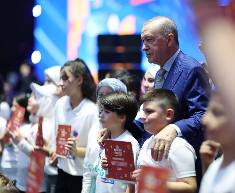 TÜGVA Bursa’dan Cumhurbaşkanı Erdoğan’ın katıldığı yaz okulu buluşmasına rekor katılım
