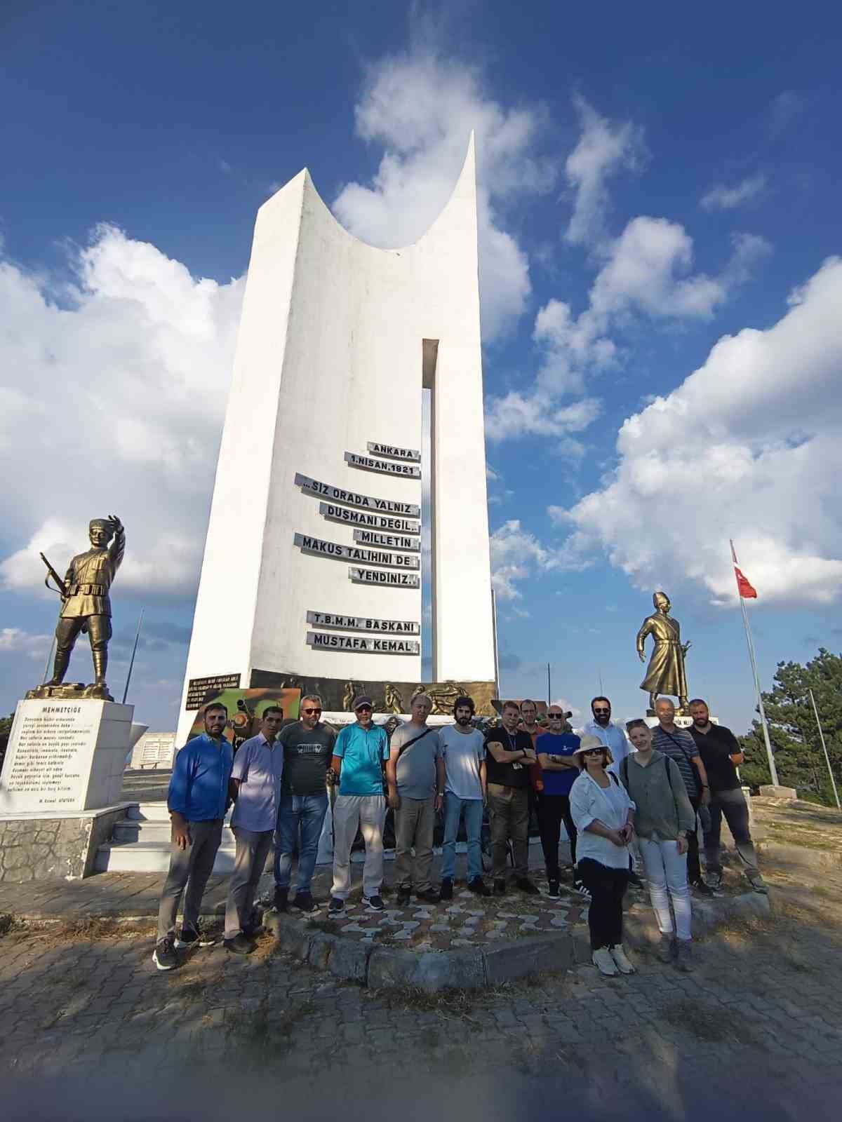 Turist rehberleri Bilecik’in tarihi yerlerini gezdi
