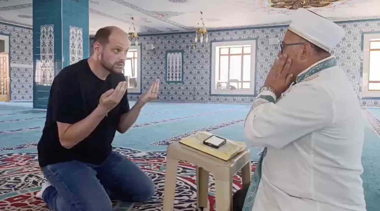 Türk bayraklı nişanın ardından Alman damat Müslüman oldu
