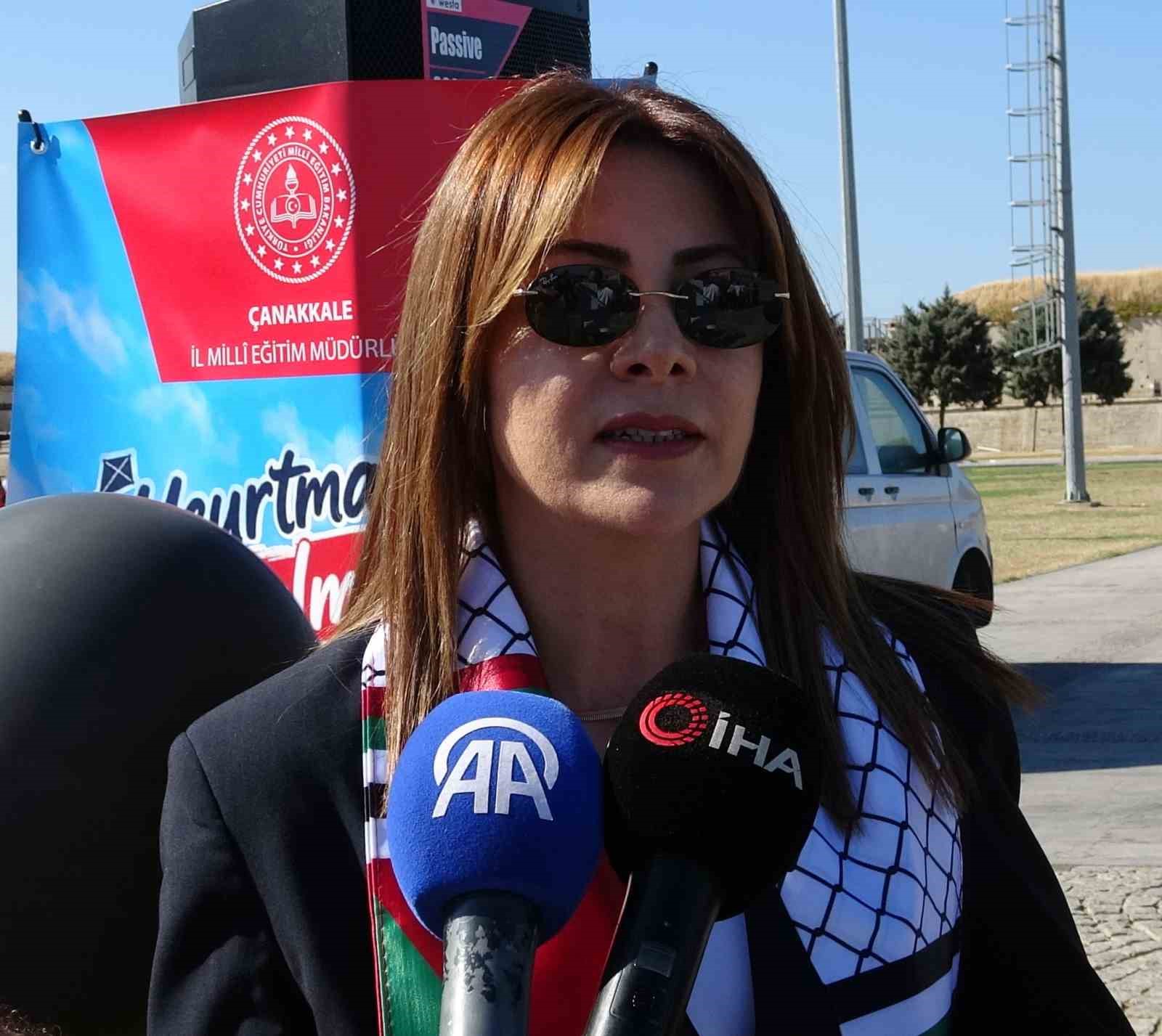 Uçurtma Filistinli çocuklar için uçuruldu
