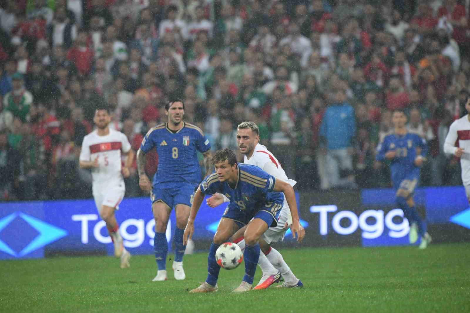 UEFA Uluslar Ligi: Türkiye: 0 - İtalya: 3 (İlk yarı)
