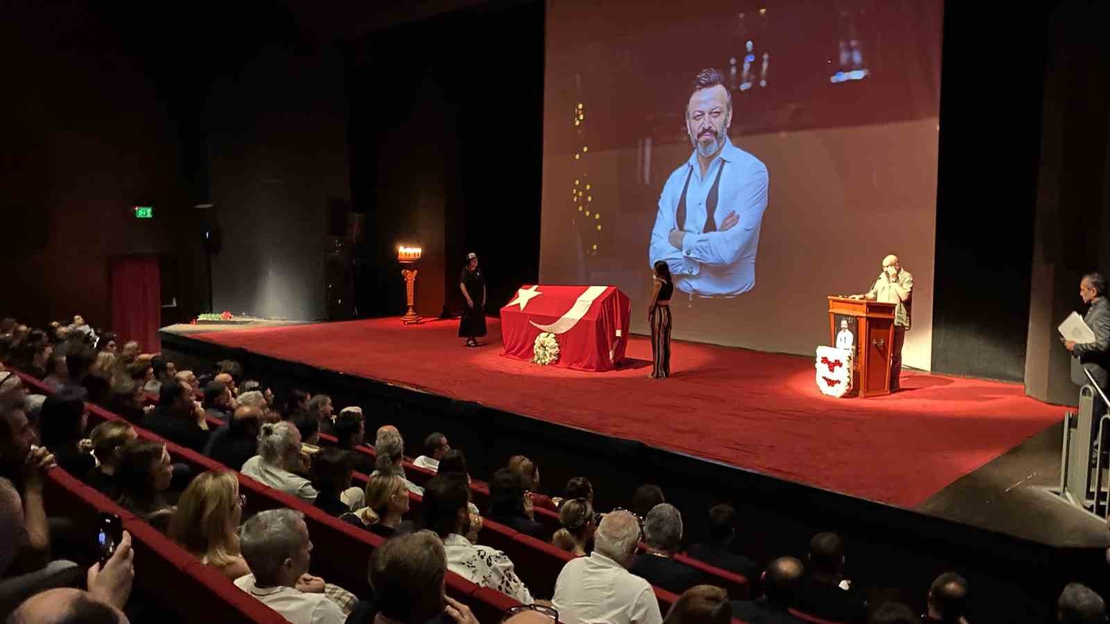Ünlü oyuncu Serhat Kılıç için duygusal anma: 30 yıl yetmedi Serhat seni çok özleyeceğim
