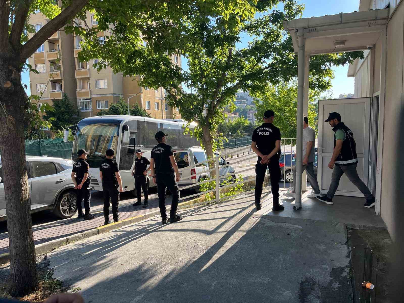 Uyuşturucu operasyonunda gözaltına alınan ünlüler adliyeye sevk edildi
